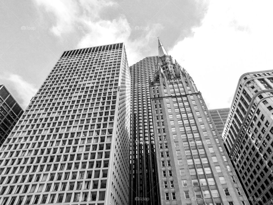 Black and white photo of buildings in Chicago 