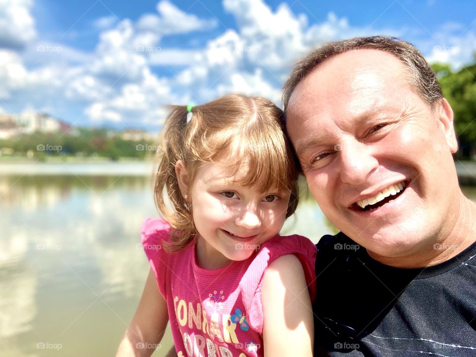 🇺🇸 My daughter Estela is my reason for living!  With your sweet smile, fatherhood is my meaning. / 🇧🇷 Minha filha Estela é a razão do meu viver! Com seu doce sorriso, a paternidade é o meu sentido.