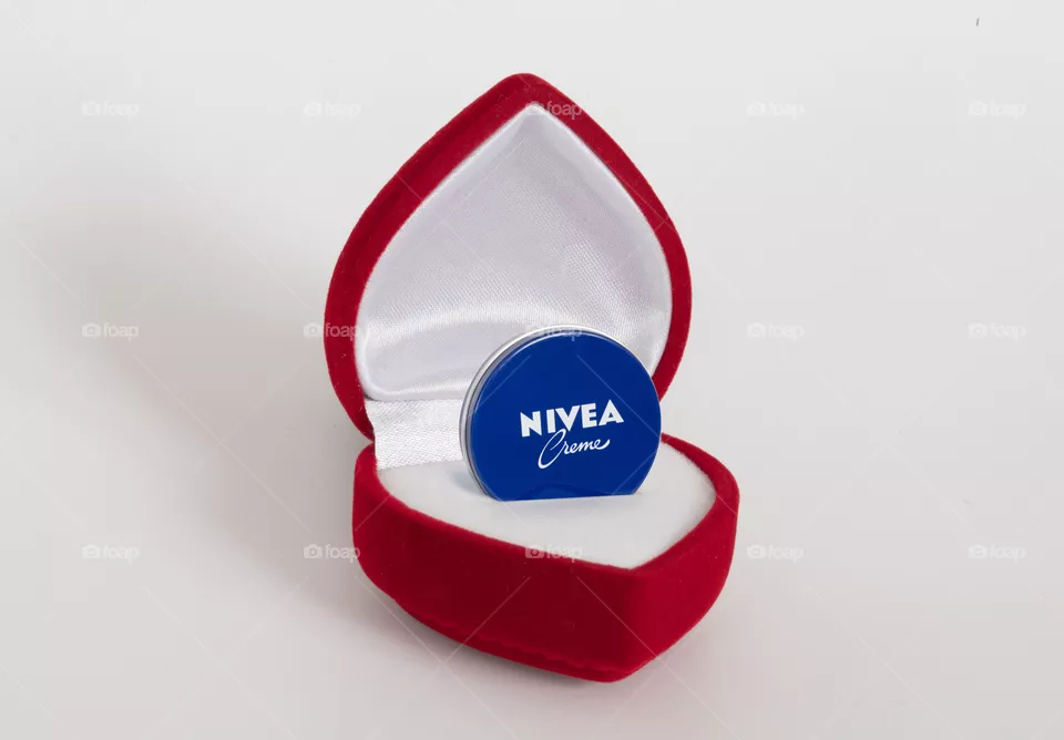 Nivea in ring box