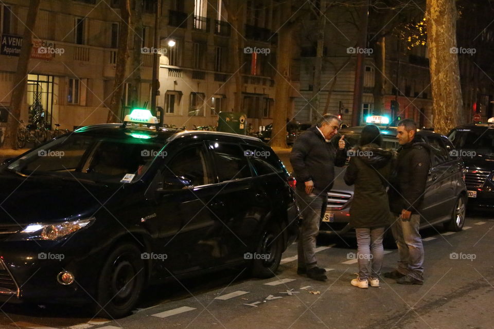 People are talking to each other on the sidewalk of the city