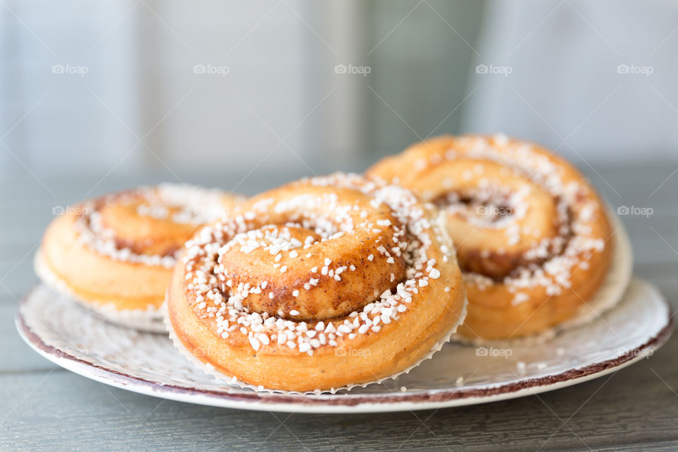 Cinnamon buns with lots of sugar 