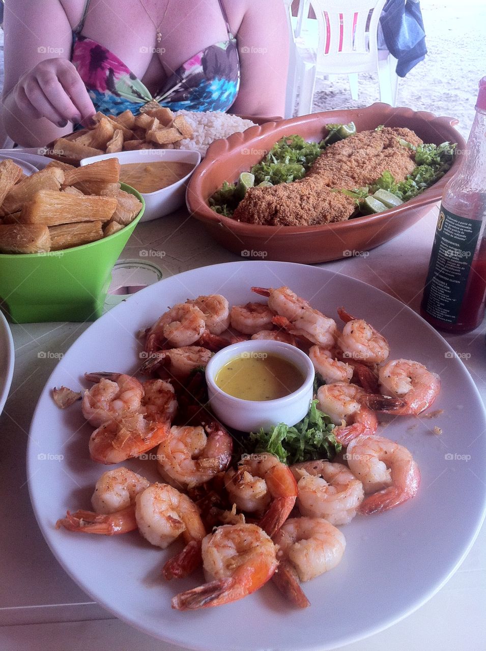 Há exatos 5 anos, eu desfrutava de mais tempo livre e menos dor-de-cabeça... olha aí onde eu estava: Porto de Galinhas!
Para “piorar”, olha o menu da tarde!!!
🍤 
#camarão #farinha #PortoDeGalinhas #passeio #descanso #férias #mandioca