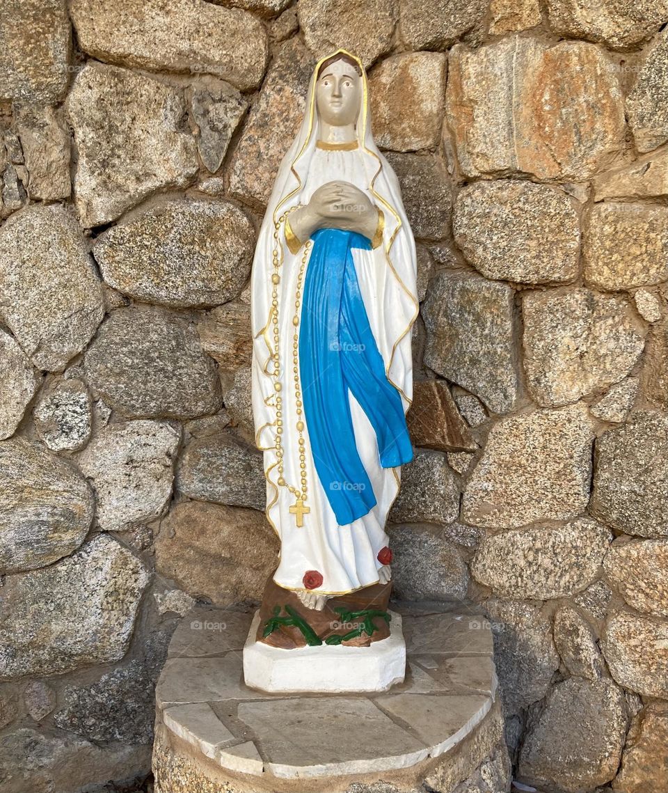 🙏 🇪🇸 Oh Maria, ruega por nosotros que recurrimos a ti.  Amén.  🇧🇷 Ó Maria, Nossa Senhora, rogai por nós que recorremos a vós. Amém. / 🇺🇸 O Mary, pray for us that we turn to you.  Amen. / 🇮🇹 O Madonna, prega per noi che ci rivolgiamo a te. Amen. 
