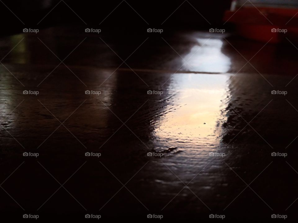 light reflection on a table