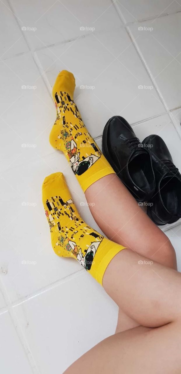 My dear socks from Klimt's famous Kiss picture, and my dear black platforms to complete my usual dark look.🖤