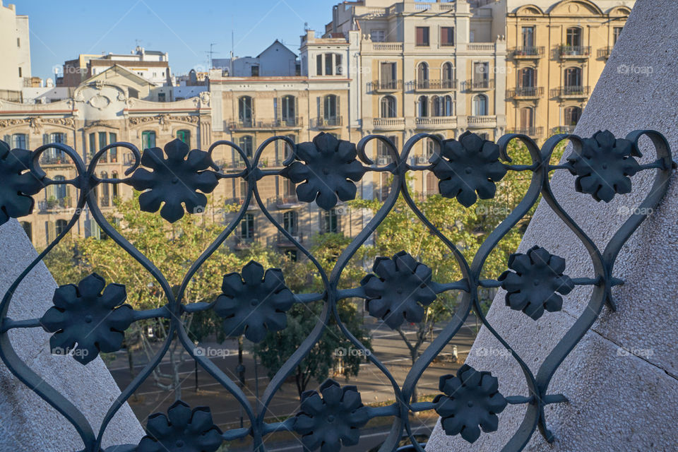 Barcelona. Avda Diagonal vista desde la Casa de les Puntxes . Detalles de las terrazas del edificio. 