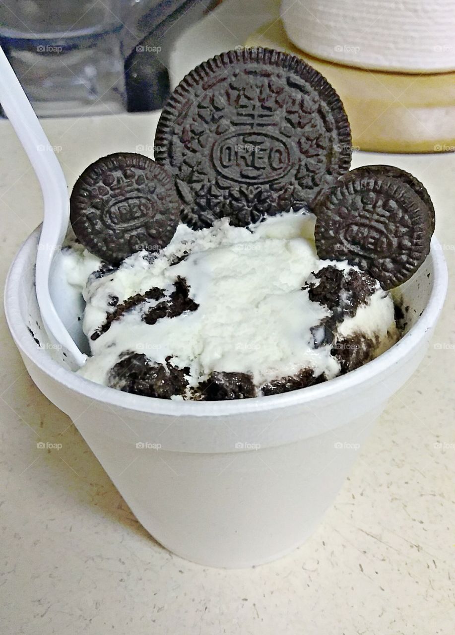 Oreo cookie ice cream