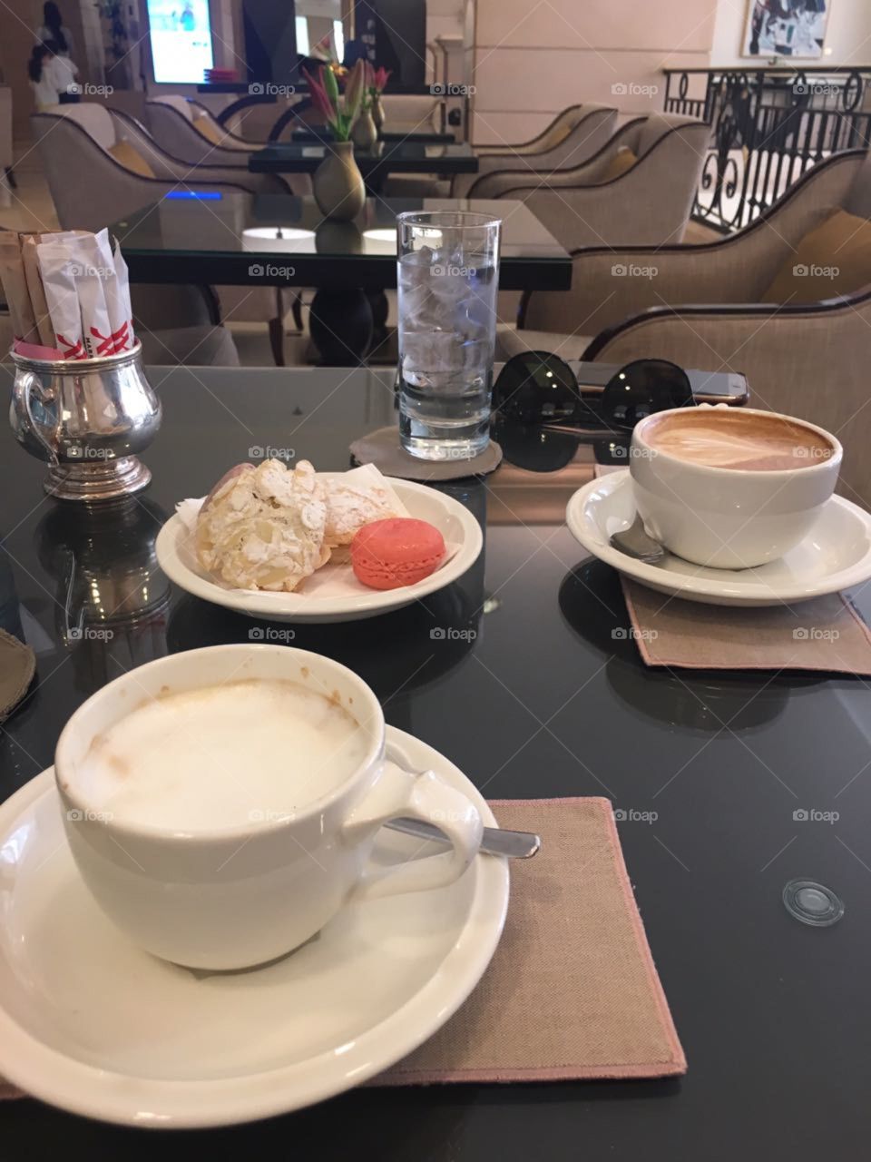 Good coffee with the delicious macaron