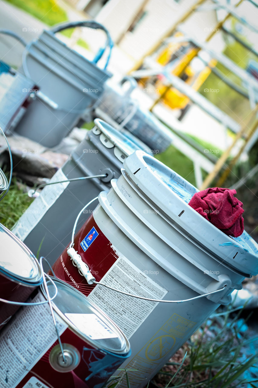 Paint cans and tubs