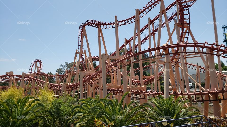 A nice and sunny day with Kong as the main point of interest in this photo at Six Flags Discovery Kingdom in Vallejo, CA