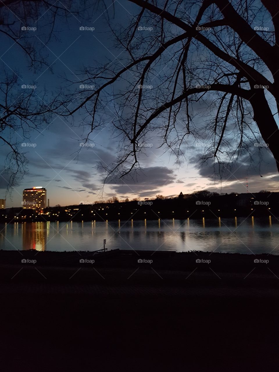 Abends am Rhein