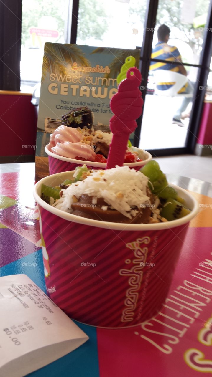 Fro-Yo for Lunch. Frozen Yogurt at Menchies