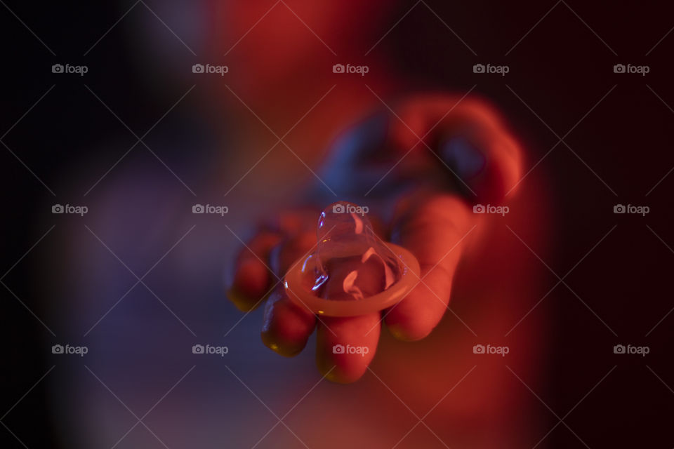 Use camisinha no carnaval. Proteja-se, previna-se. 
Use a condom during the carnival. Protect yourself, prevent yourself.