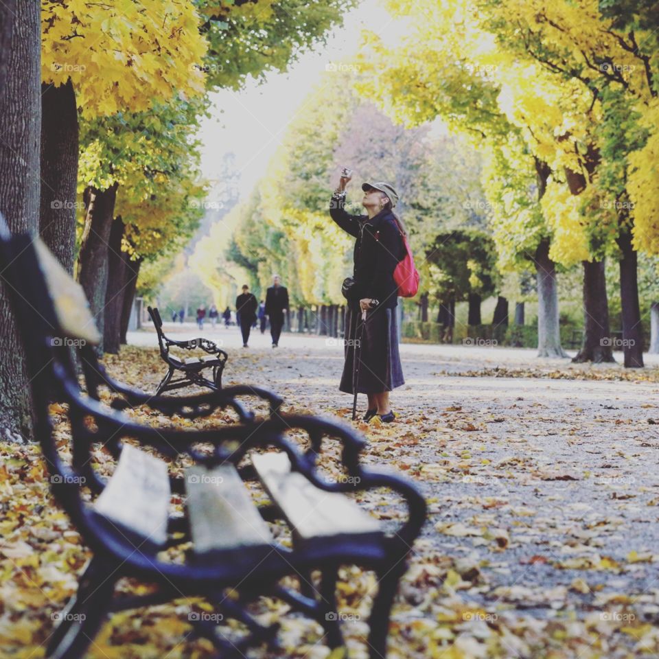 Old woman love Autumn 