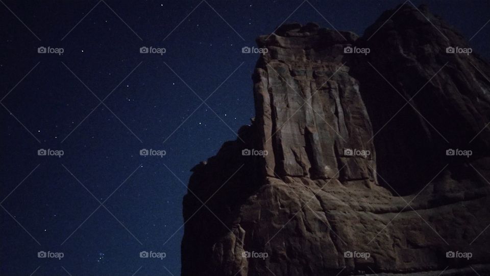 Monument under the night sky in Arches National Park