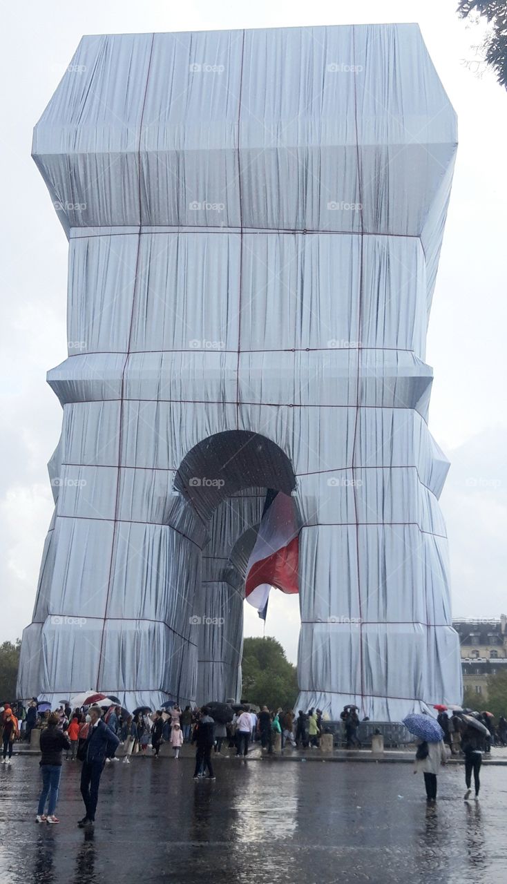 arc de triomphe emballé