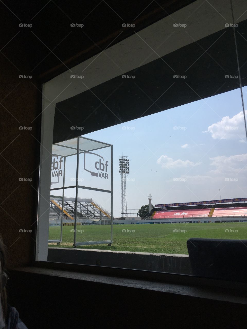 Uma vista “esportiva” para um almoço delicioso neste sábado!
E dá-lhe linguiça. 
(De dentro do Restaurante Rosário, no antigo Estádio Marcelo Stefani - hoje “Nabi Abi Cheddid).