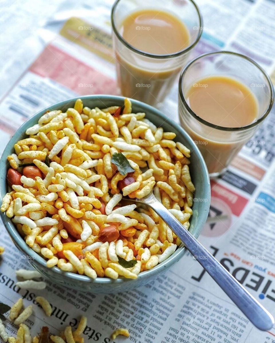 Masala Pori is sure to make your evening chai fun. Enjoy it and don't forget to tag your chai partner in the comments. Recipe:
Heat a few teaspoons of oil in a wok, add 4 smashed whole garlic pods and fry until golden. Next, add a pinch of asafoetida