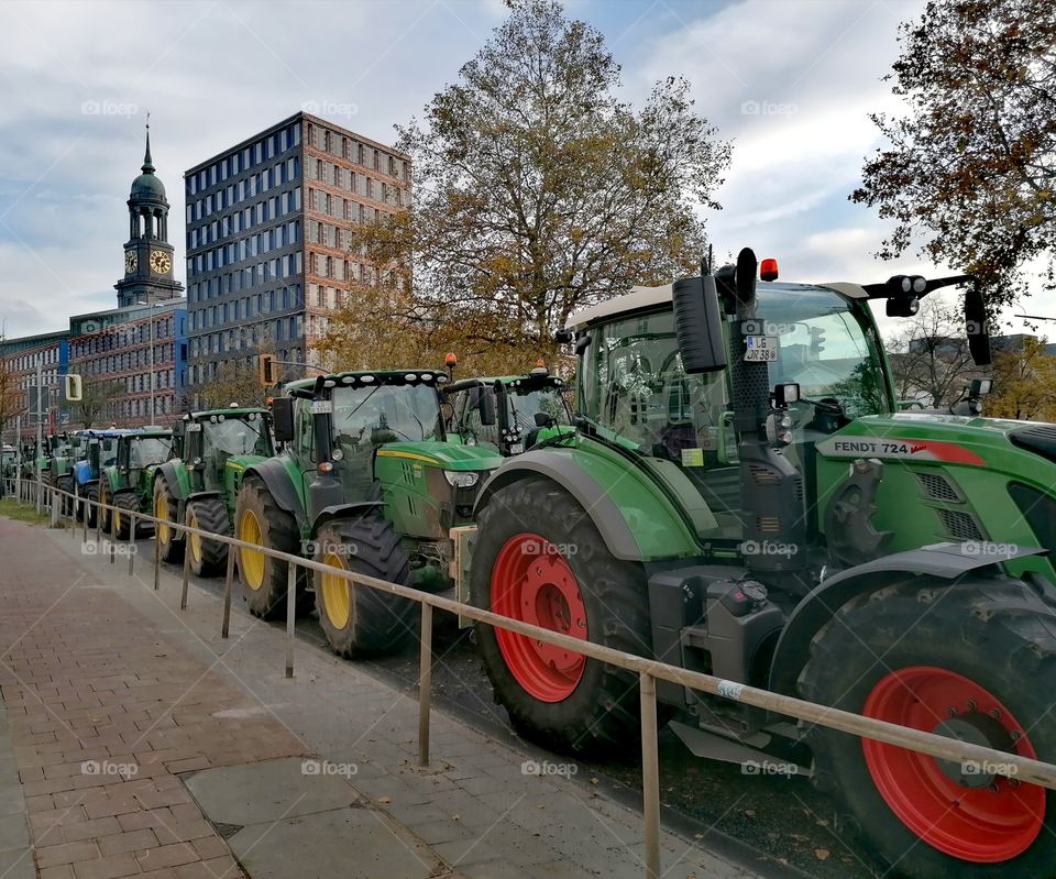 Farmer protest in Hamburg: Thousands of tractors in the city