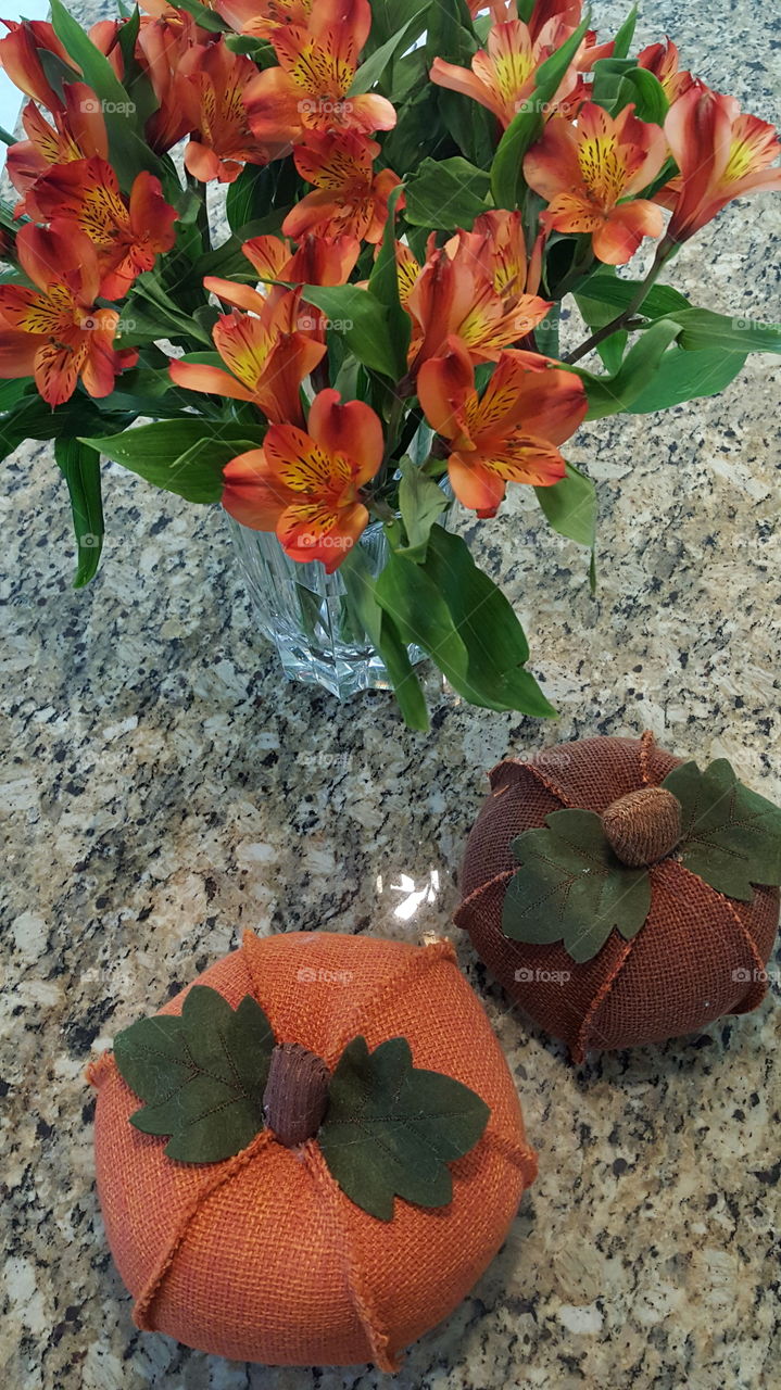 fall decorations & fresh flowers