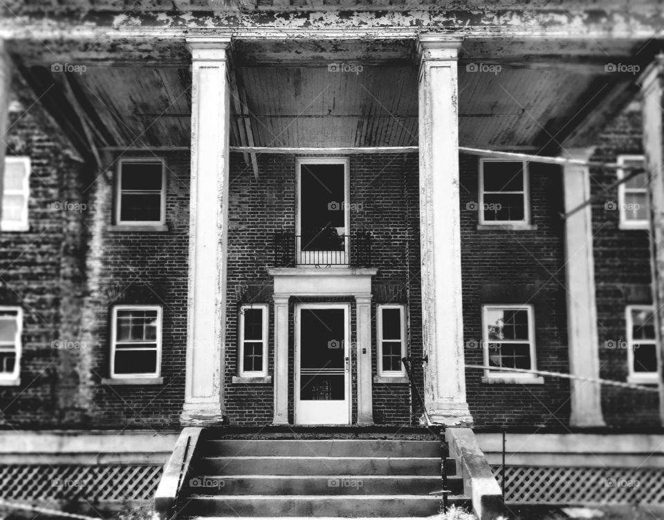 Large porch with columns on abandoned house
