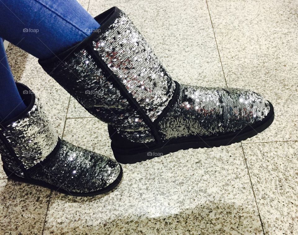 Shoes with sequins 