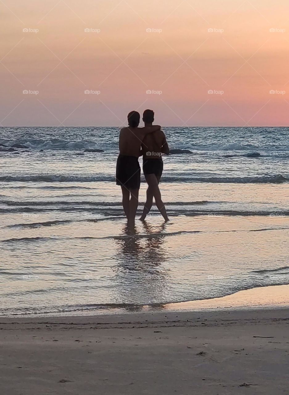 Couple 🧑‍🤝‍🧑 Sunset 🌅 Sea 🌊