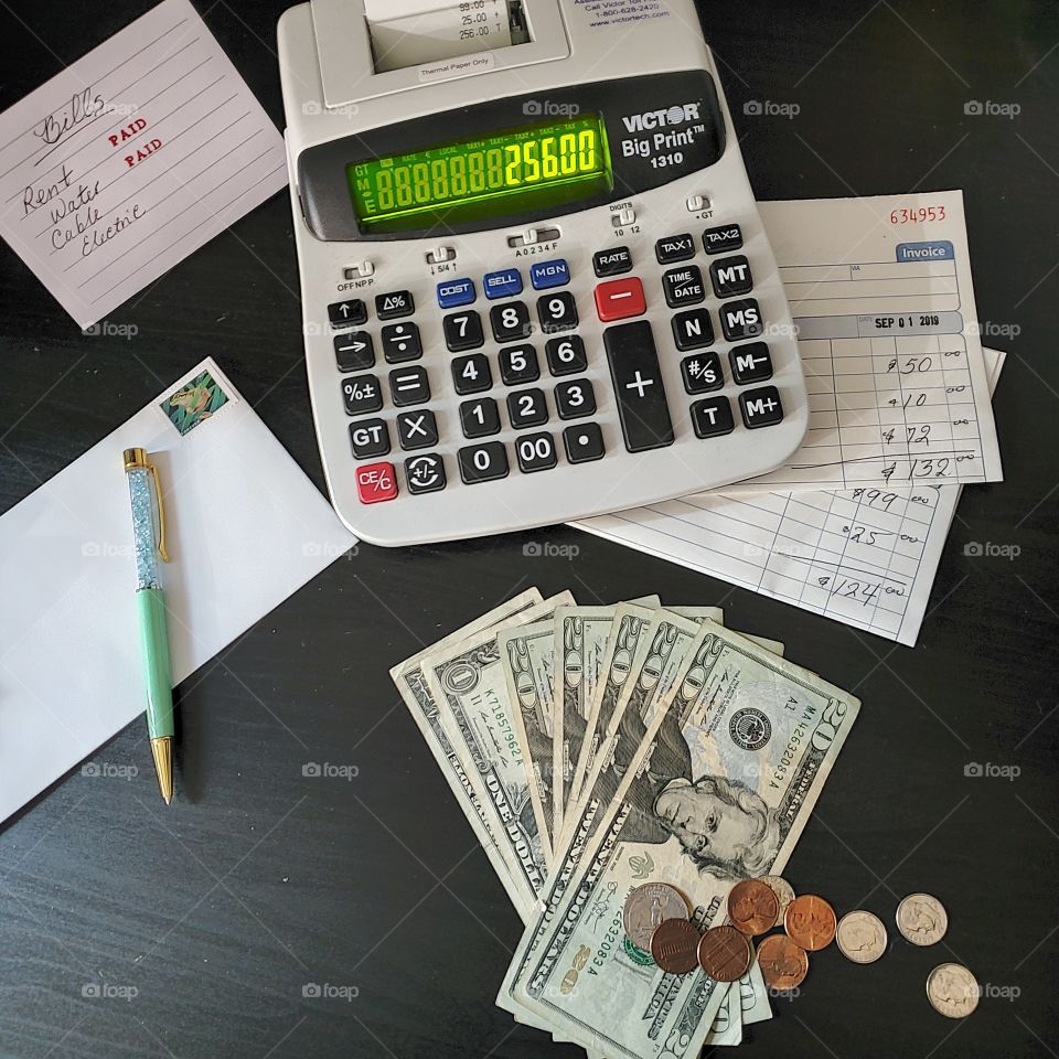 pay bills calculator money invoice