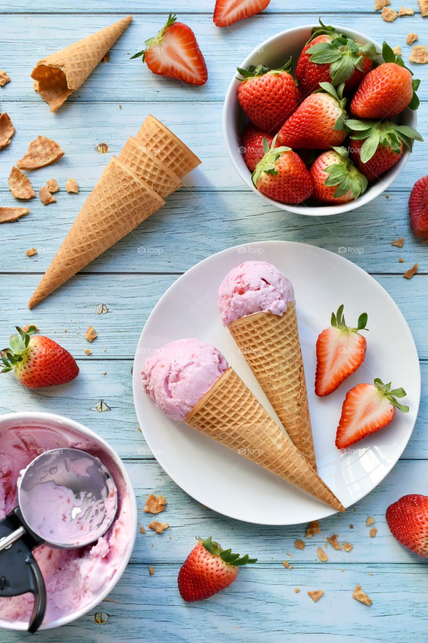 Strawberry ice cream 