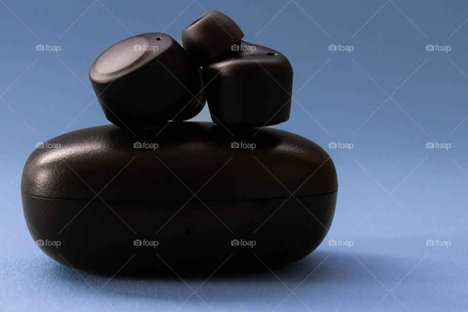 Wireless Bluetooth earbuds