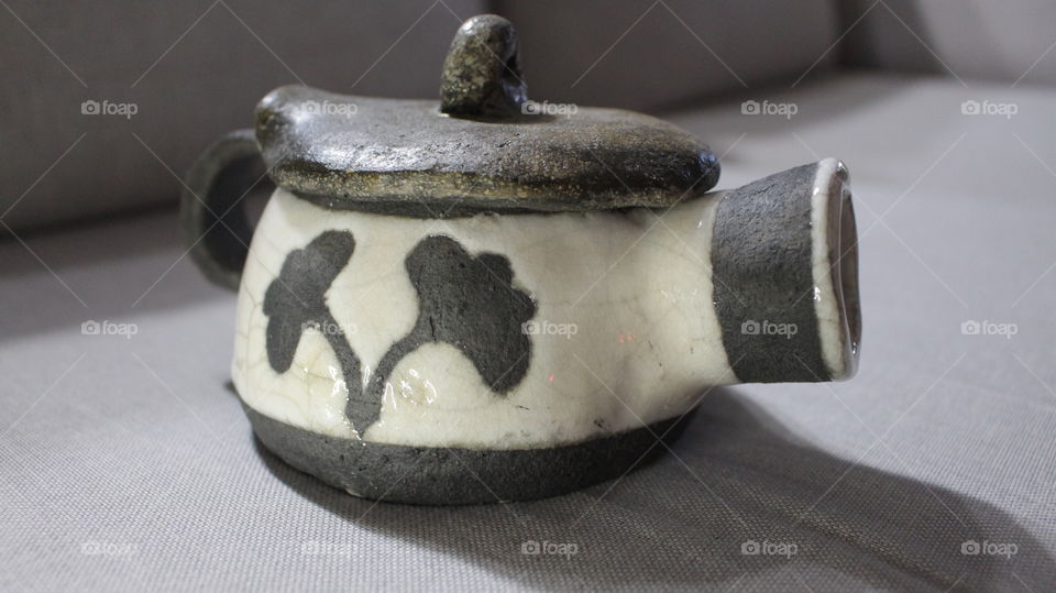(i4elementi) teapot in refractory clay, made with the raku technique