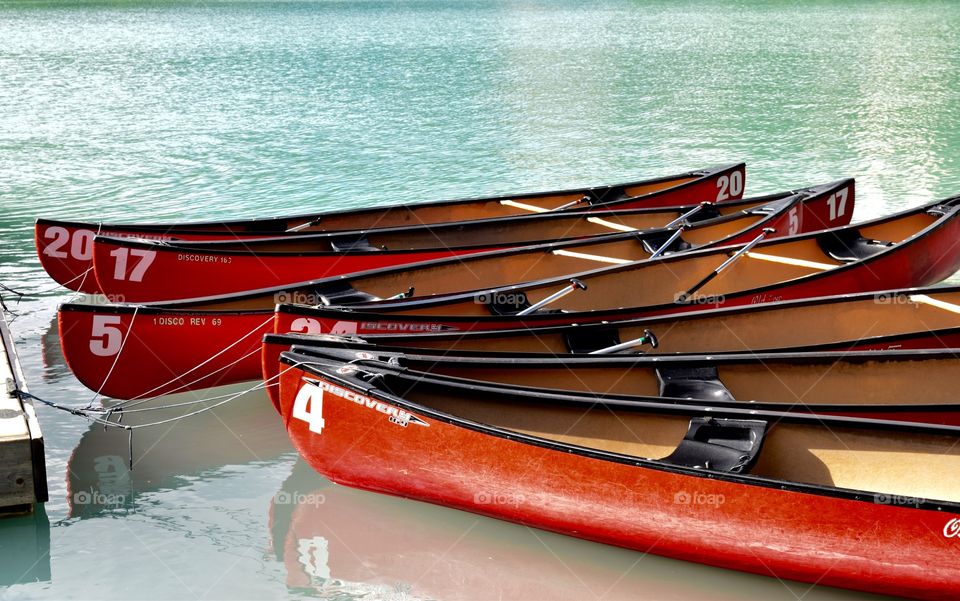 Red canoes 