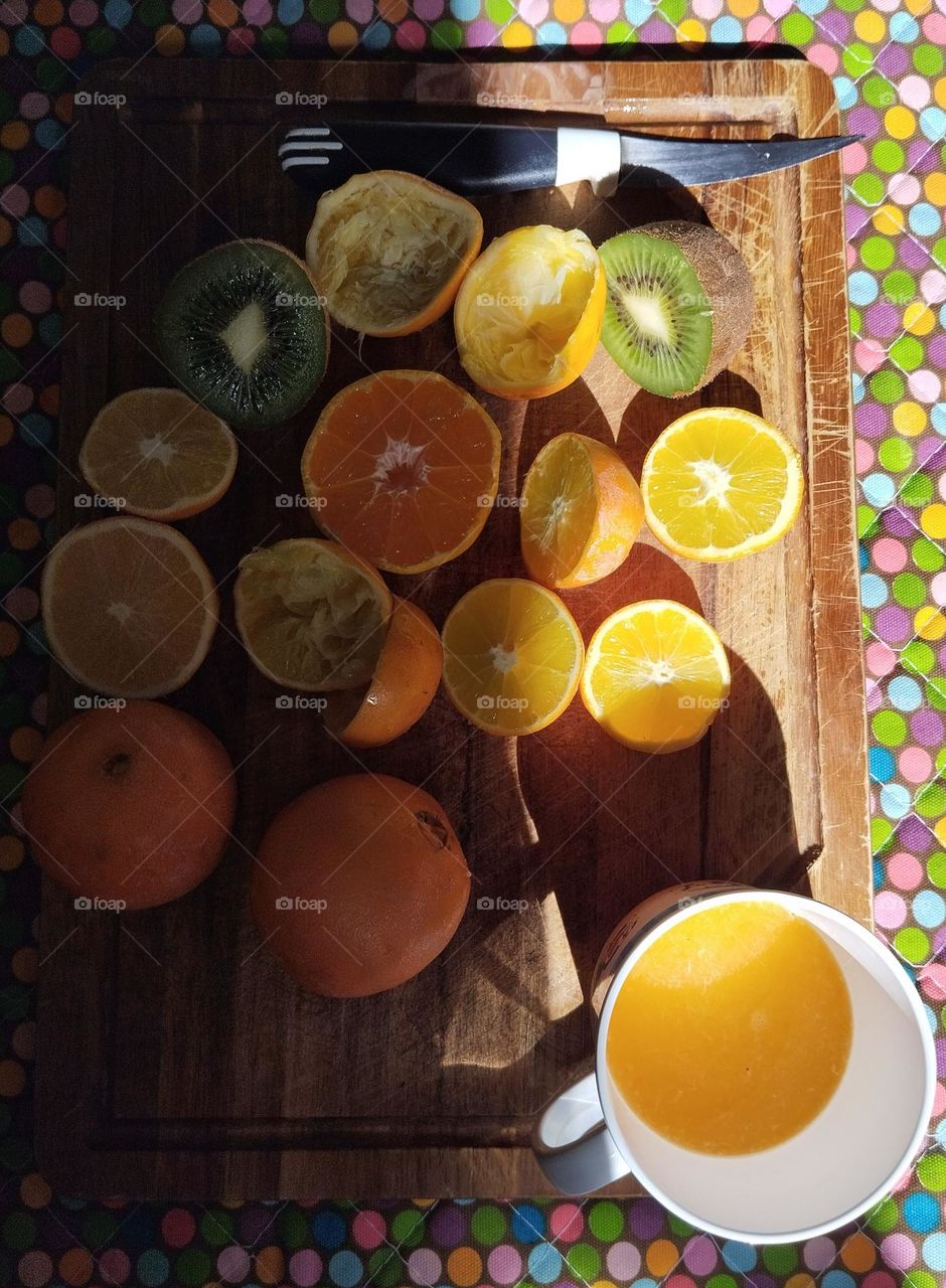 MY BREATH SMELLS LIKE ORANGES.
Making fall juice for my dearest .