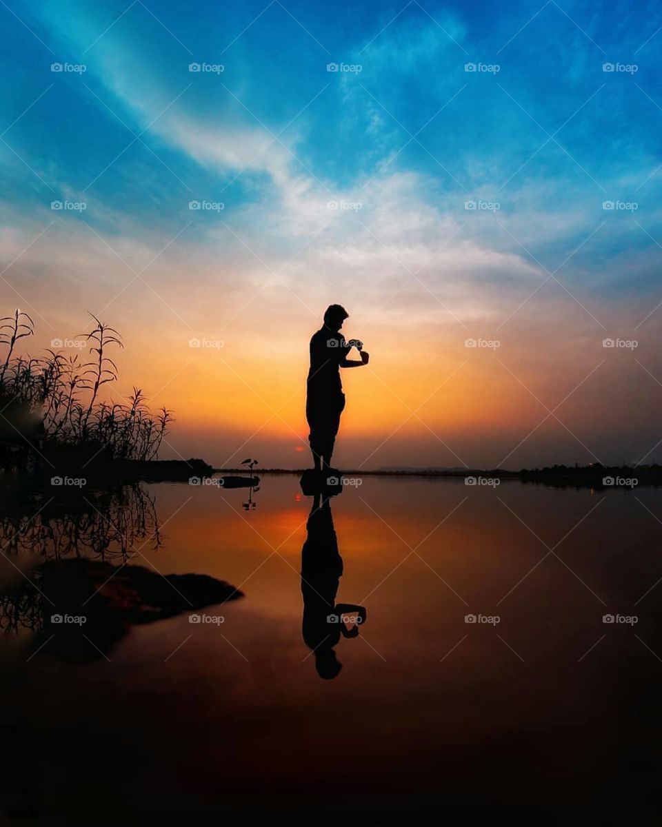 Reflection of movement in the water with sunlight on the river