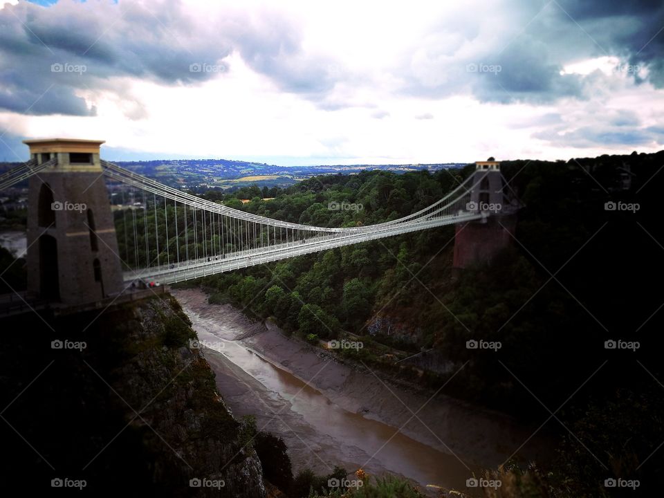 The oldest suspension bridge 8n the world is found in Bristol, UK. Due to the extreme heatwave of 2018 the river is severely dried out and just a trickle compared to its usual self.
