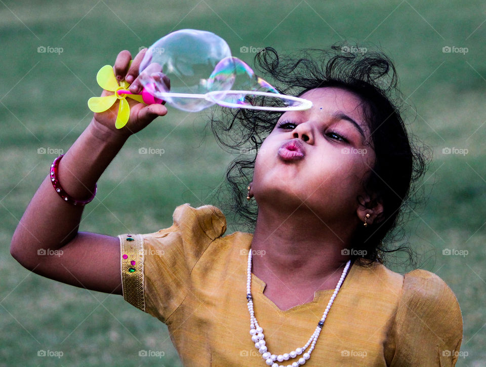 A happy story of a little girl who was very happy farming bubbles #shape of childhood