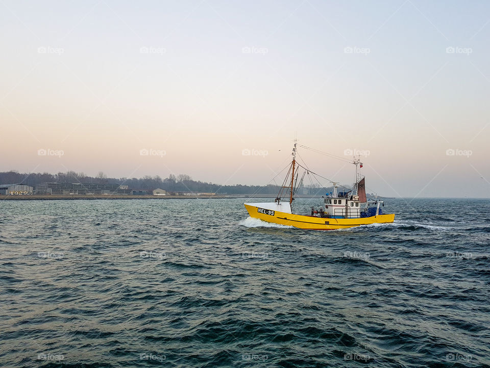 Fishing boat return to Hel