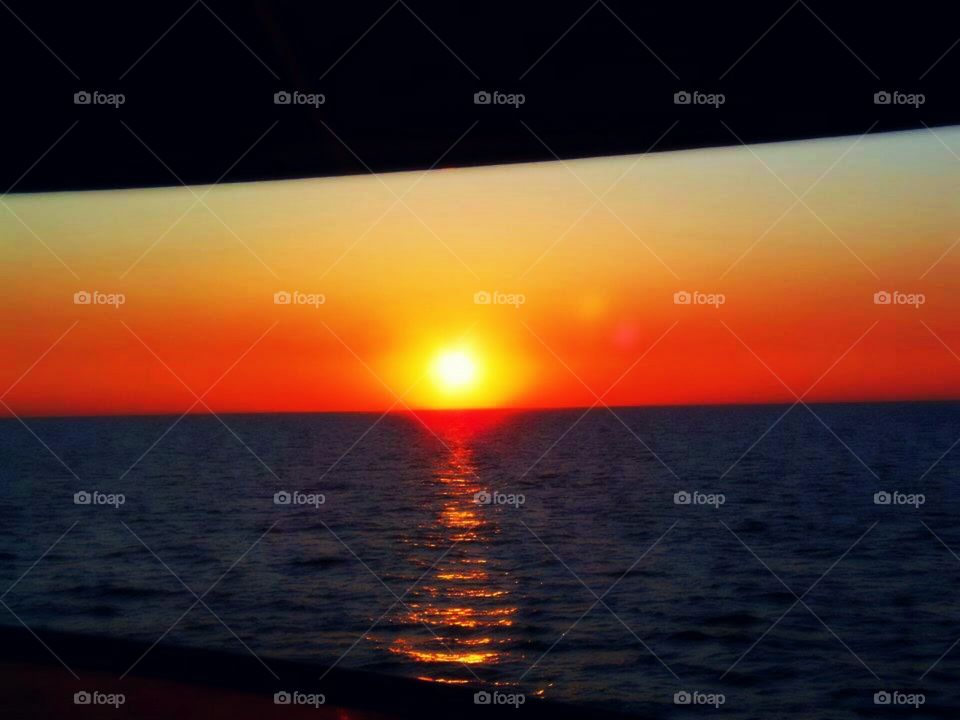 Reflection of The Sun. Ще рисувам в очите ти изгреви, после залезно - малко тъга..