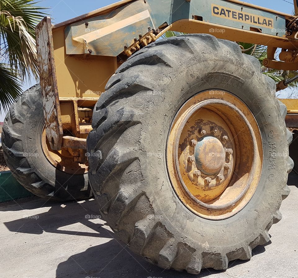 caterpillar truck building bulldoze