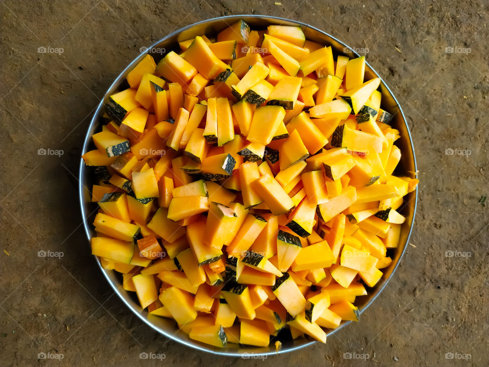 Put small pieces of pumpkin on a cut steel plate on the ground