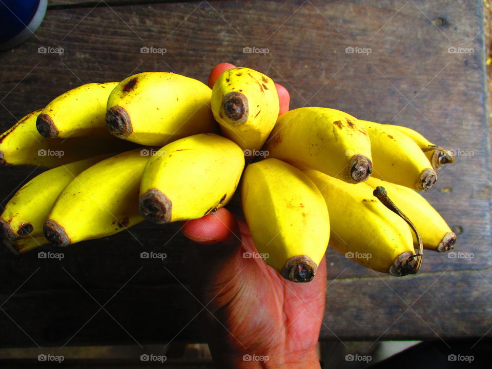 Close-up of bananas bunch on hand