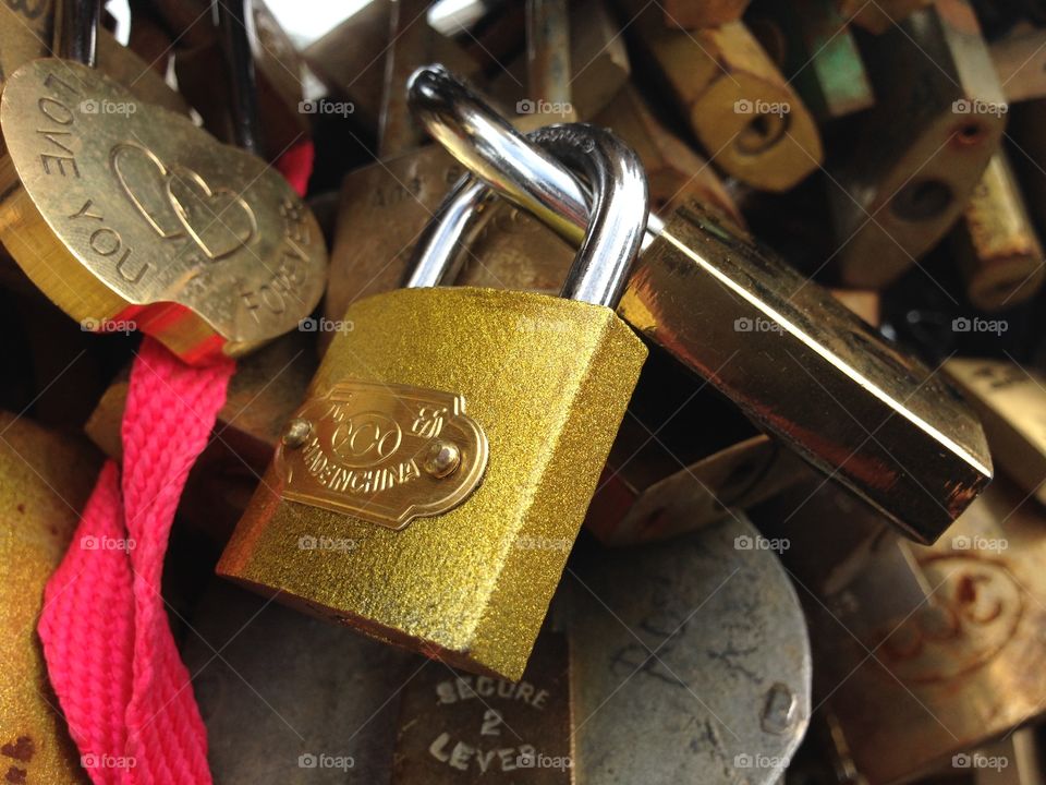 Padlocks in Paris. This is a padlock that my girlfriend and I put in a Paris' bridge 🔐