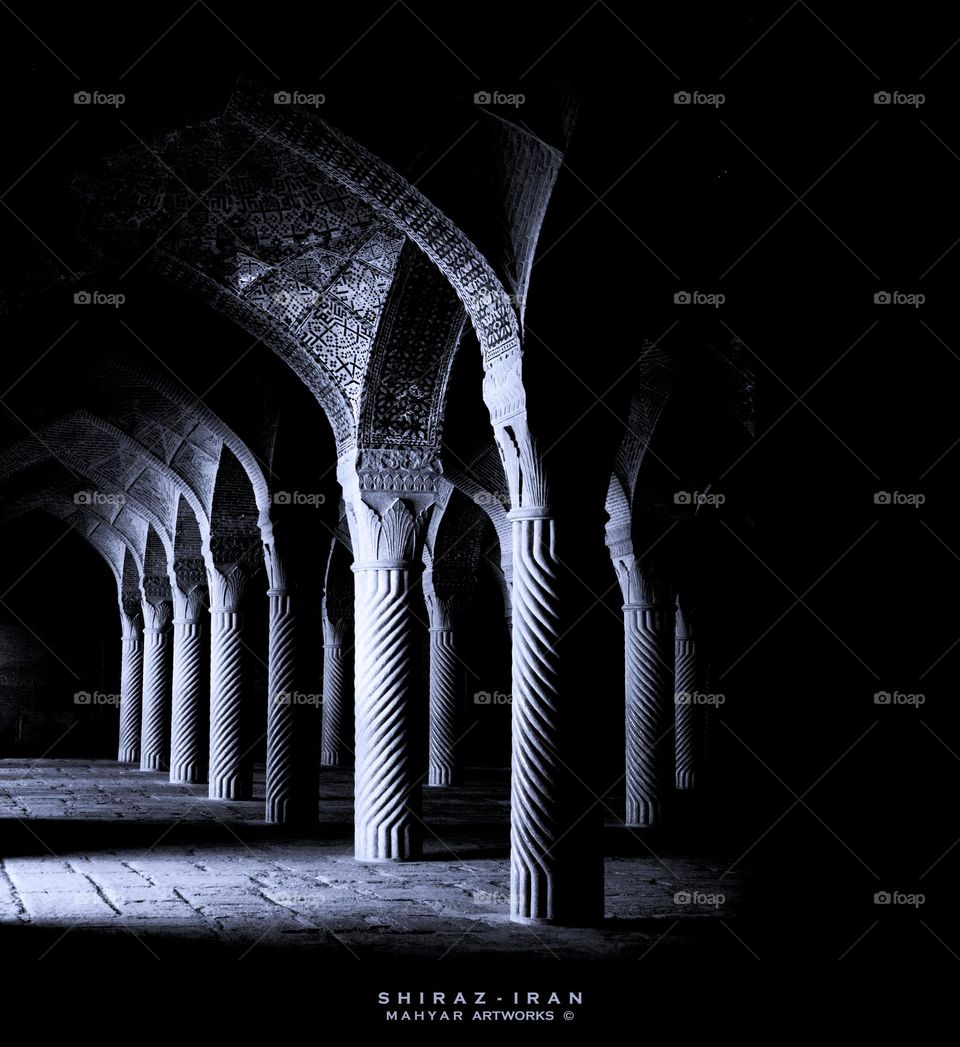 Nice architecture, nice masque in monochrome