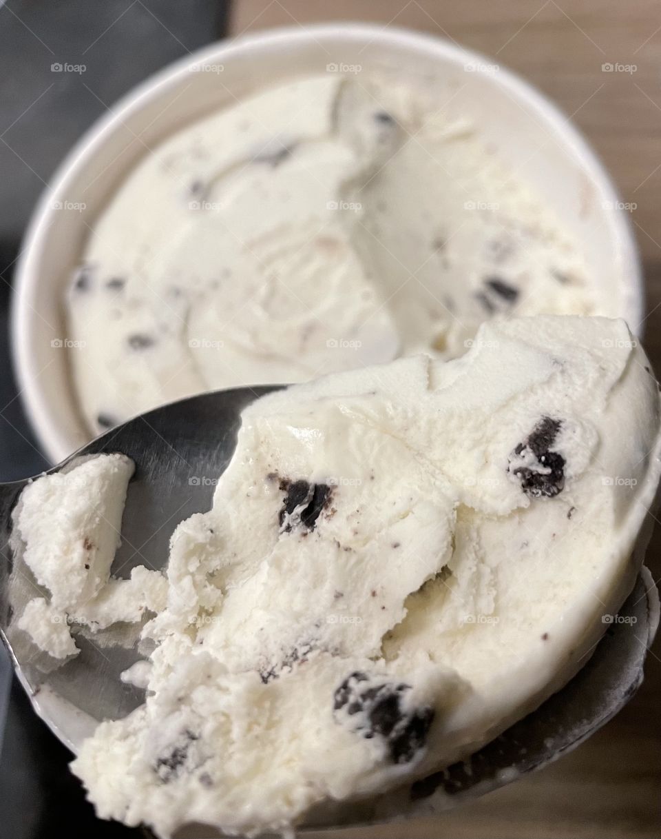 Delicious Keto Cookies & Cream Ice Cream 