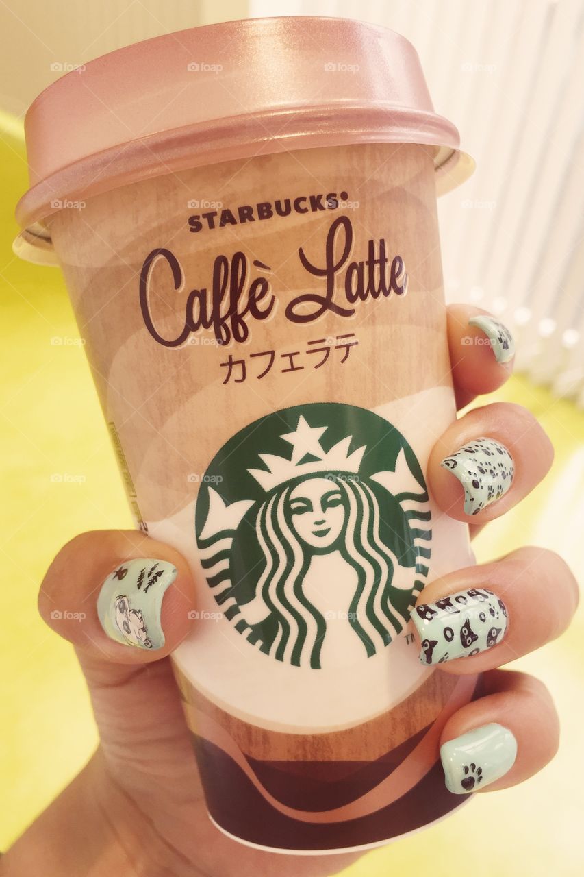 Caffe latte and nail art