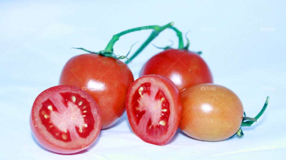 Tomatoes fresh picture and high quality, perfect for advertising.