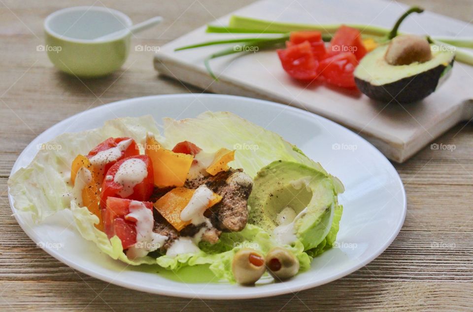 Lettuce wrap with grilled chicken, avocado, tomato, bell pepper, green onion, and creamy aioli sauce!