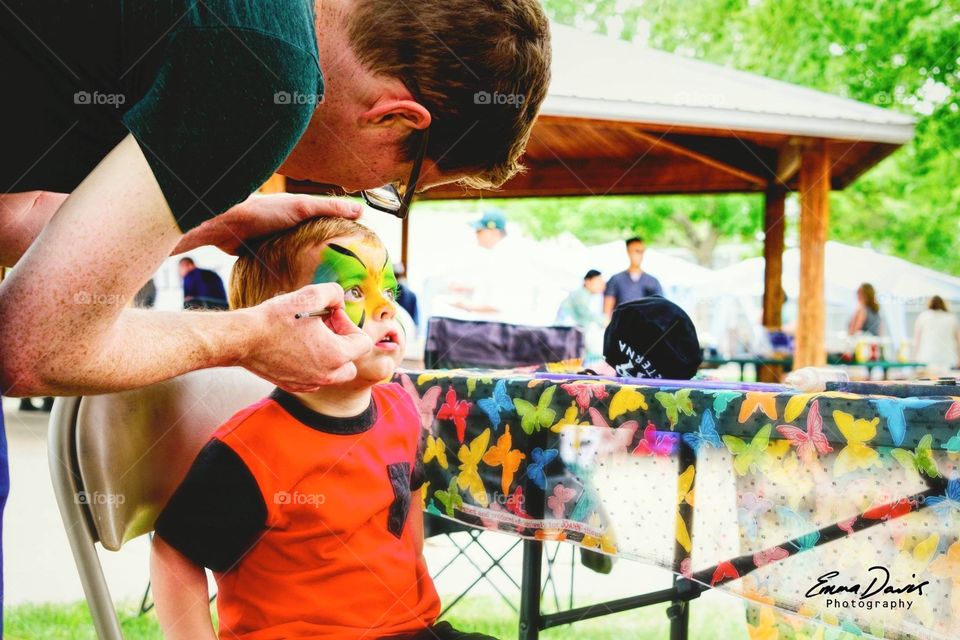 Face painting in the park 