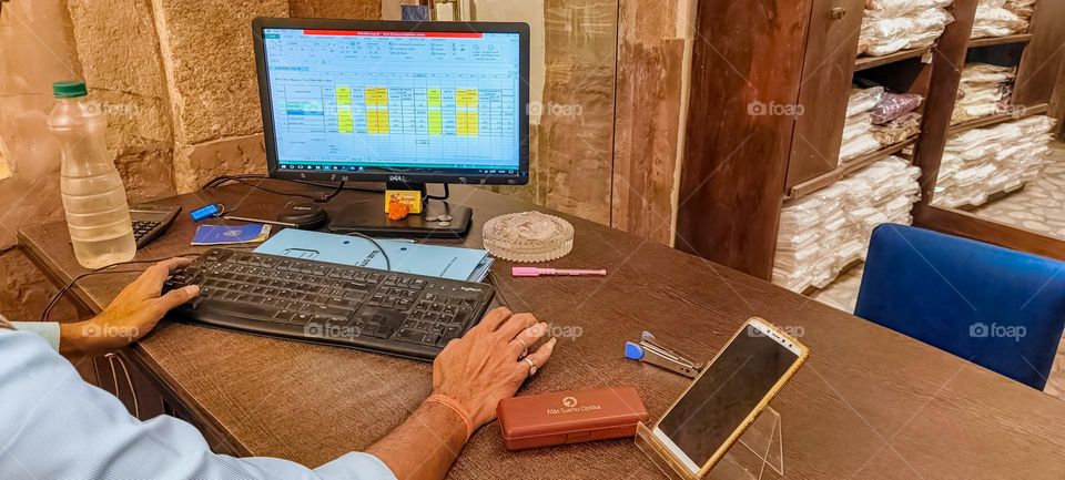 DESK ON COMPUTER 💻