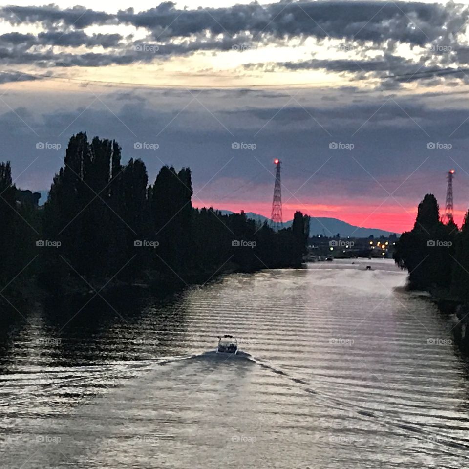 Sunset in Seattle, in the Fremont district. A great area next to the water with good food, bars and you're right next to the water. 